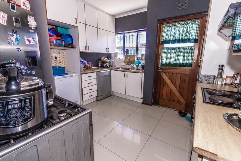 To Let 3 Bedroom Property for Rent in Table View Western Cape